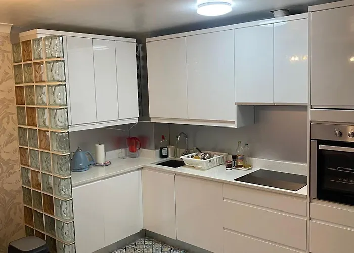 Centre - Tourists And Professionals